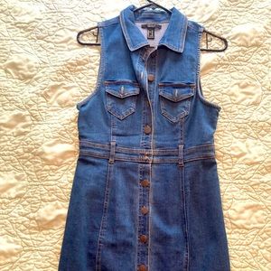 Jean dress from Forever 21. Great condition only worn once.